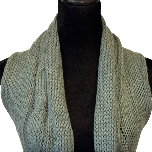 Gem Fox Grey Green Hand Knit Sweater Vest XS - Picture 7 of 9